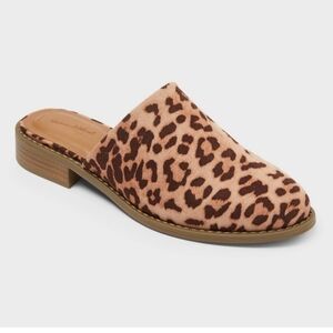 NWT Universal Thread Leopard Rita Mule Flats Size 10